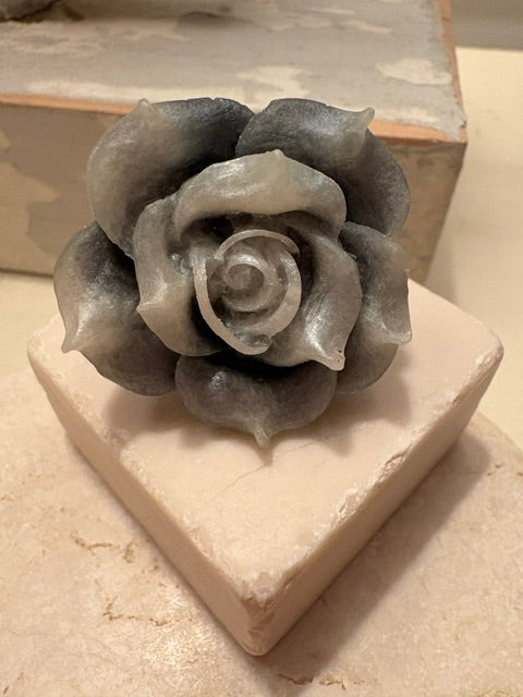 Bloom - Black, White, Gray With Silver Shank