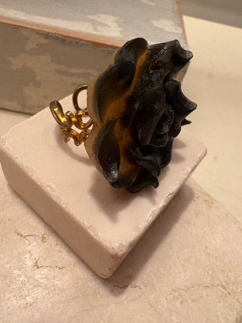 Bloom - Black & Gold With Gold Shank
