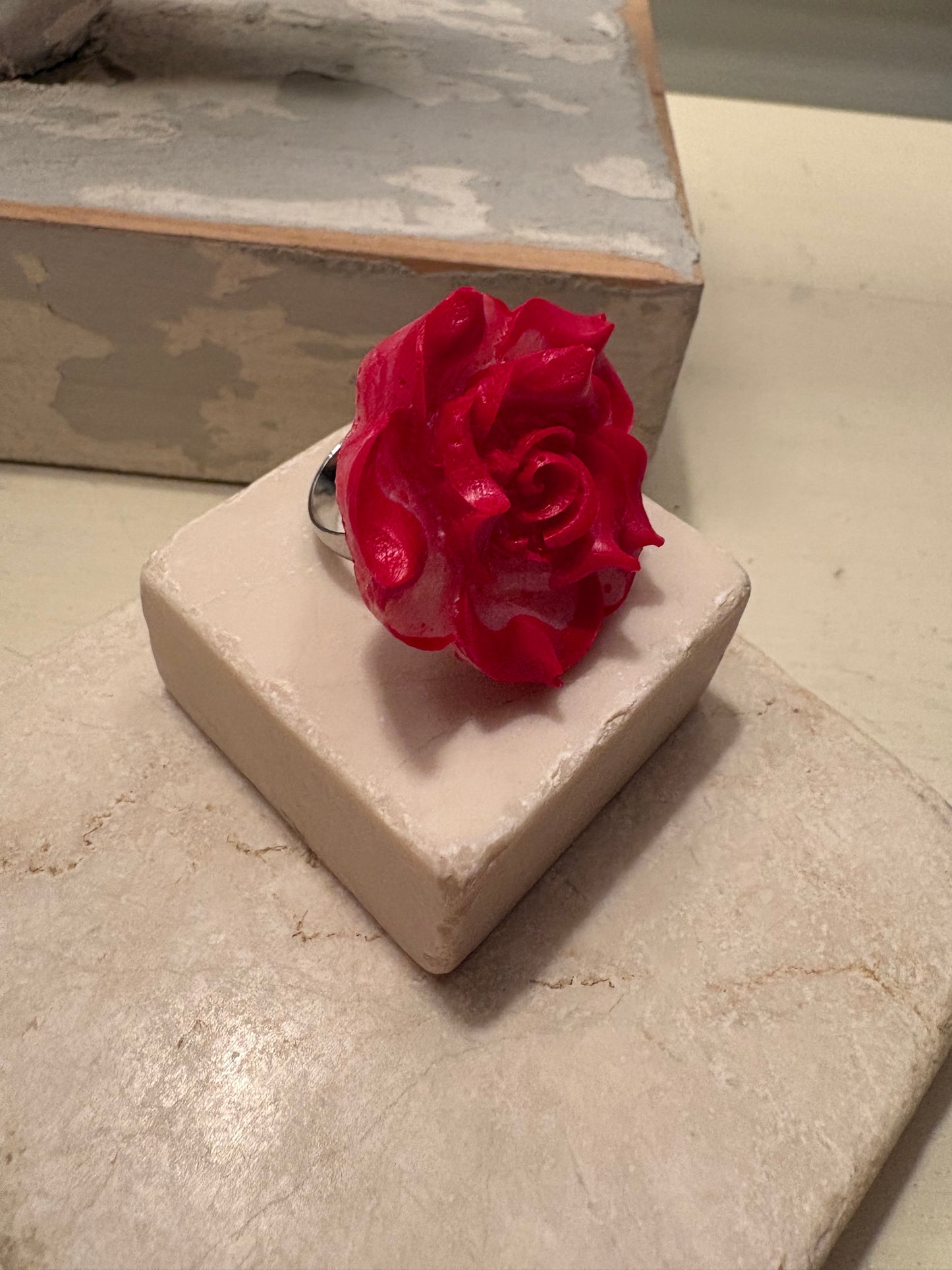 Bloom - Red & White with Silver Shank